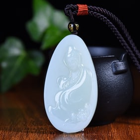 An Exquisite White Jade Statue of Avalokitesvara Pendant