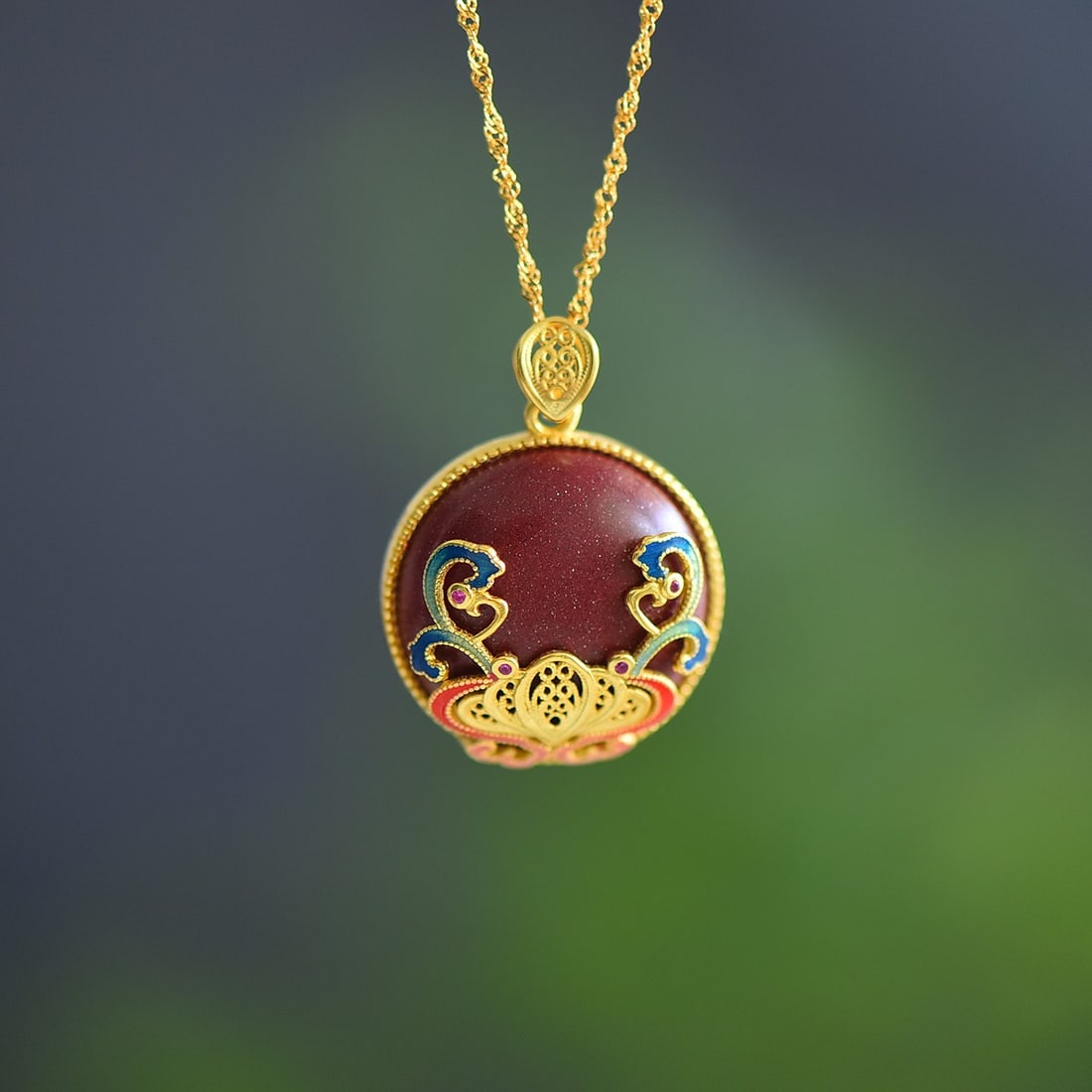 An Exquisite Sterling Silver-Gold Plated Inlaid Cinnabar Pendant: An Exquisite Sterling Silver-Gold Plated Inlaid Cinnabar Pendant,Size:0.8inx0.8in 纯银镀金镶朱砂吊坠