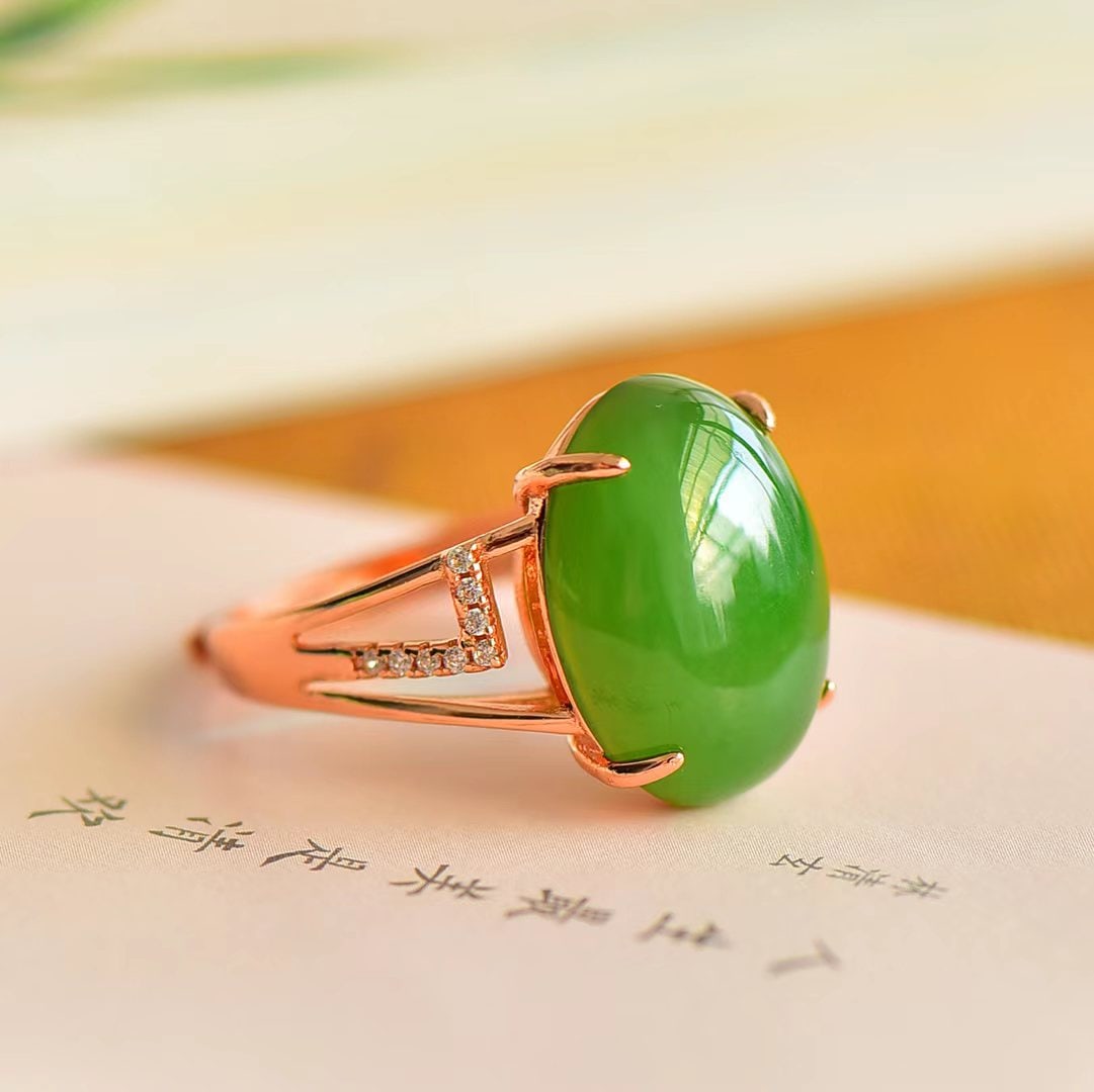 An Exquisite Sterling Silver-Gold Plated Inlaid Jasper Ring: An Exquisite Sterling Silver-Gold Plated Inlaid Jasper Ring,Size:0.5inx0.6in 纯银镀金镶碧玉戒指