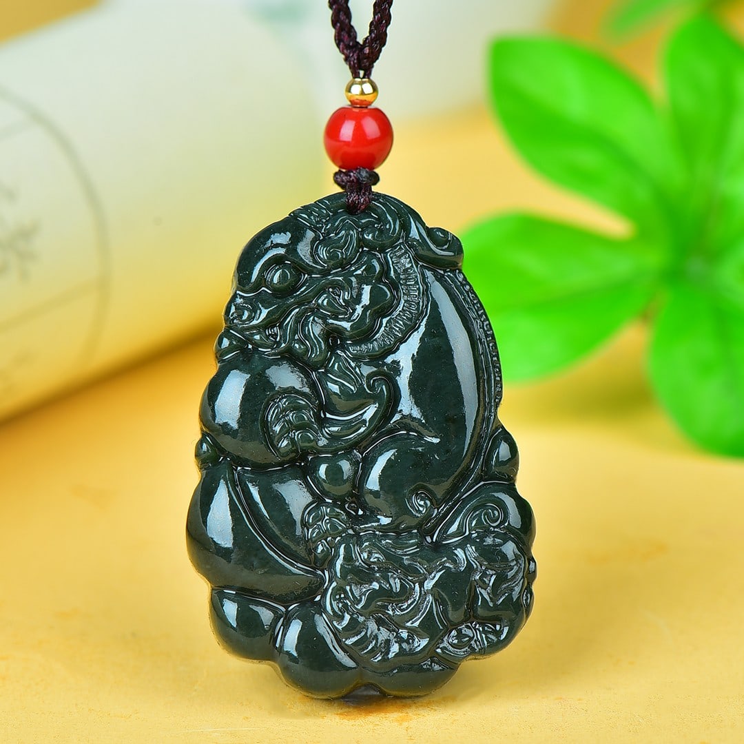 An Exquisite Jasper Wealth-Attracting Creature Pattern Pendant - 2
