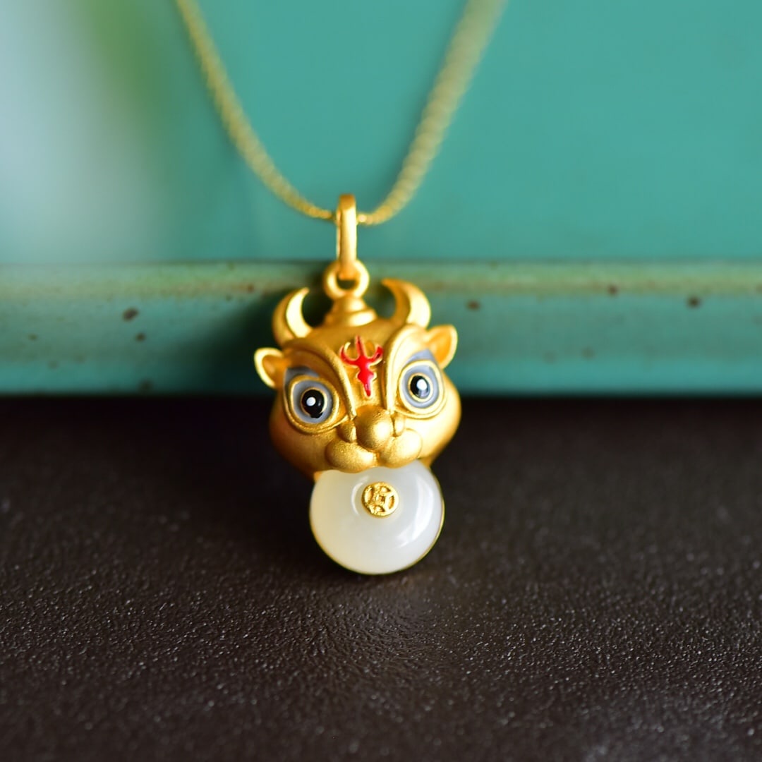 An Exquisite Sterling Silver-Gold Plated Inlaid White Jade Pendant: An Exquisite Sterling Silver-Gold Plated Inlaid White Jade Pendant 纯银镀金镶白玉吊坠