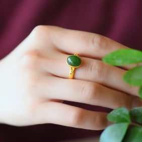 An Exquisite Sterling Silver-Gold Plated Inlaid Jasper Ring