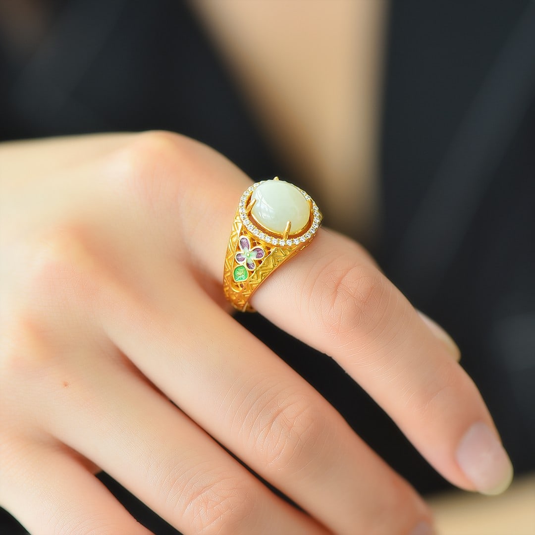 An Exquisite Sterling Silver-Gold Plated Inlaid White Jade Enamel Ring: An Exquisite Sterling Silver-Gold Plated Inlaid White Jade Enamel Ring,Size:0.4inx0.4in 纯银镀金镶白玉珐琅戒指