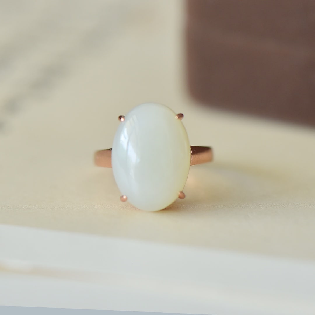 An Exquisite Sterling Silver-Gold Plated Inlaid White Jade Ring: An Exquisite Sterling Silver-Gold Plated Inlaid White Jade Ring,Size:0.5inx0.7in 纯银镀金镶白玉戒指