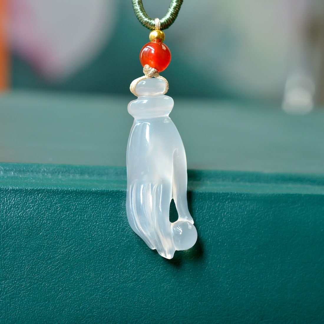 An Exquisite Jadeite Pendant - 2