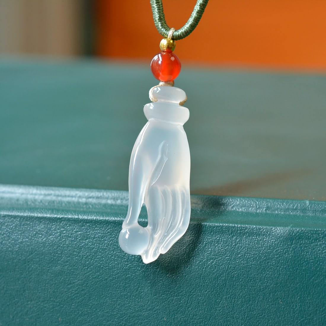 An Exquisite Jadeite Pendant - 3