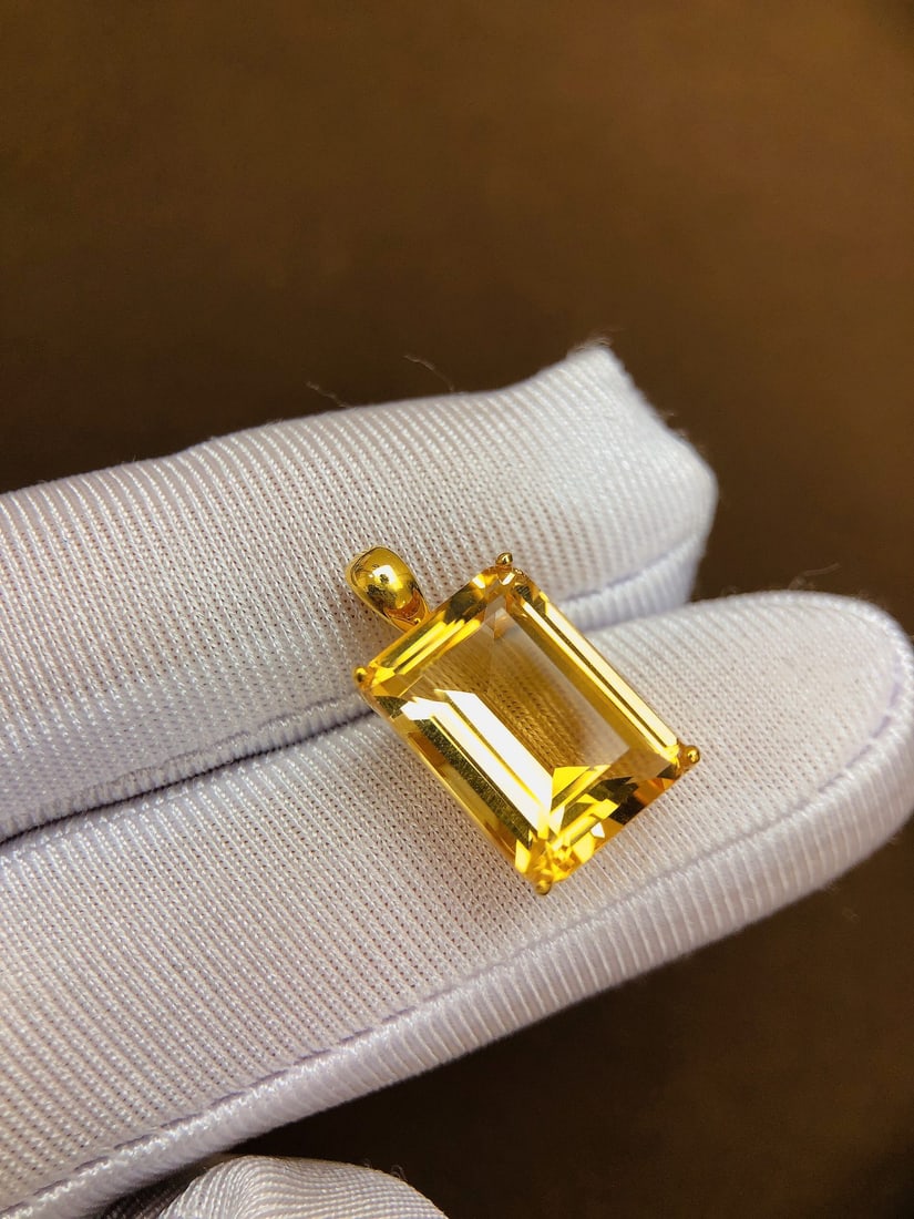 5Ctw Natural Citrine Necklace: 5Ctw Natural Citrine Necklace,Size:0.6inx0.4in 5Ctw天然黄水晶项链