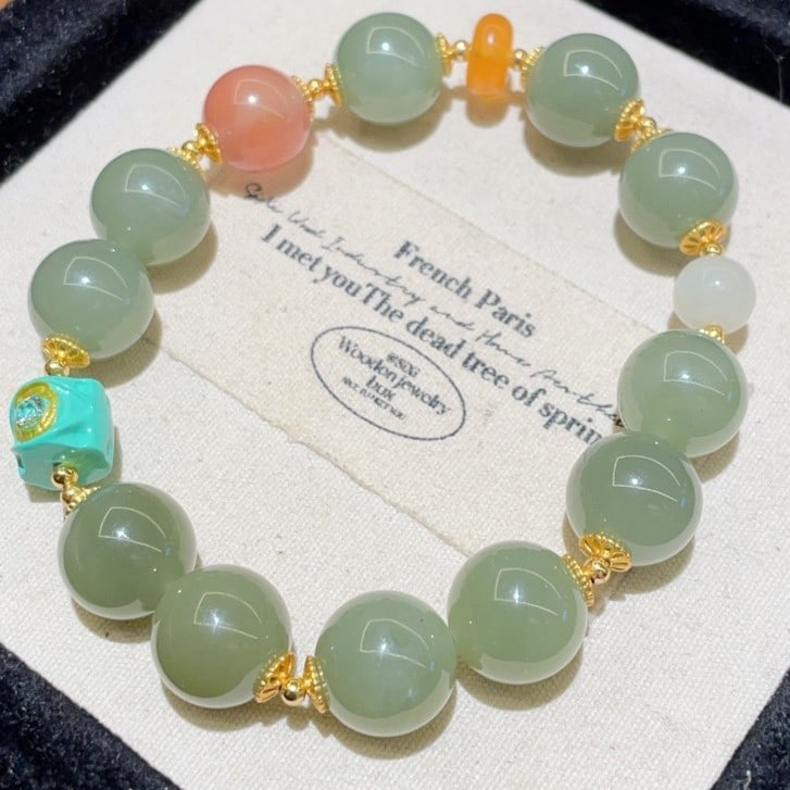An Exquisite Greenish Jade With Agate Bracelet: An Exquisite Greenish Jade With Agate Bracelet,Size:0.5in 青玉配玛瑙手串