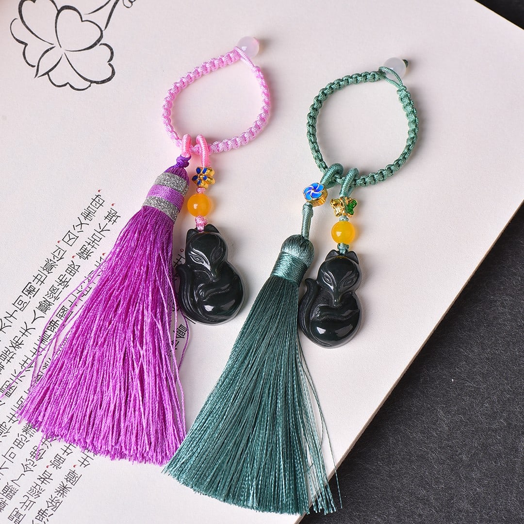 A Pair of Exquisite Sapphire Fox Pendant: A Pair of Exquisite Sapphire Fox Pendant,Size:0.7inx1.1in (寓意)爱情之花 保护神狐狸 爱情之神 