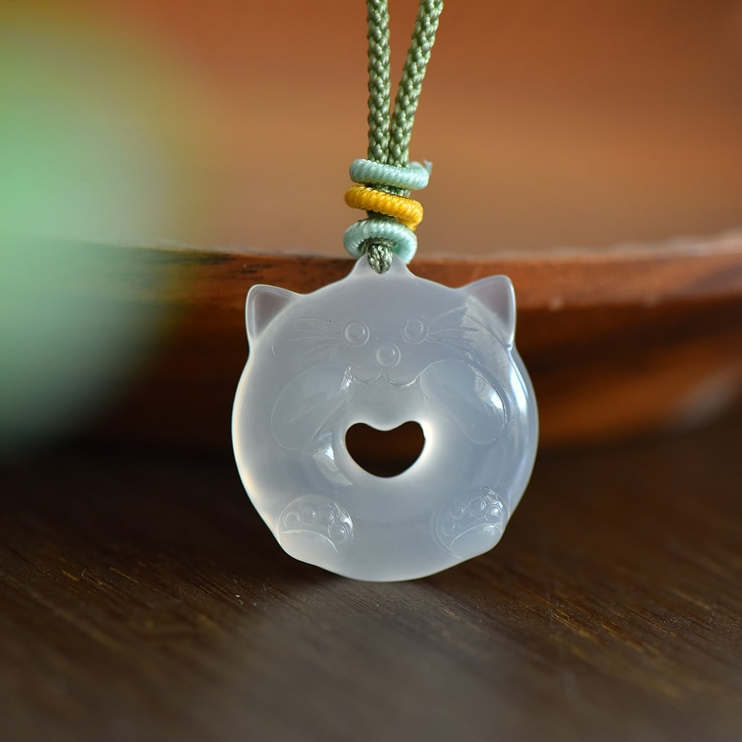 An Exquisite Jadeite Pendant - 2