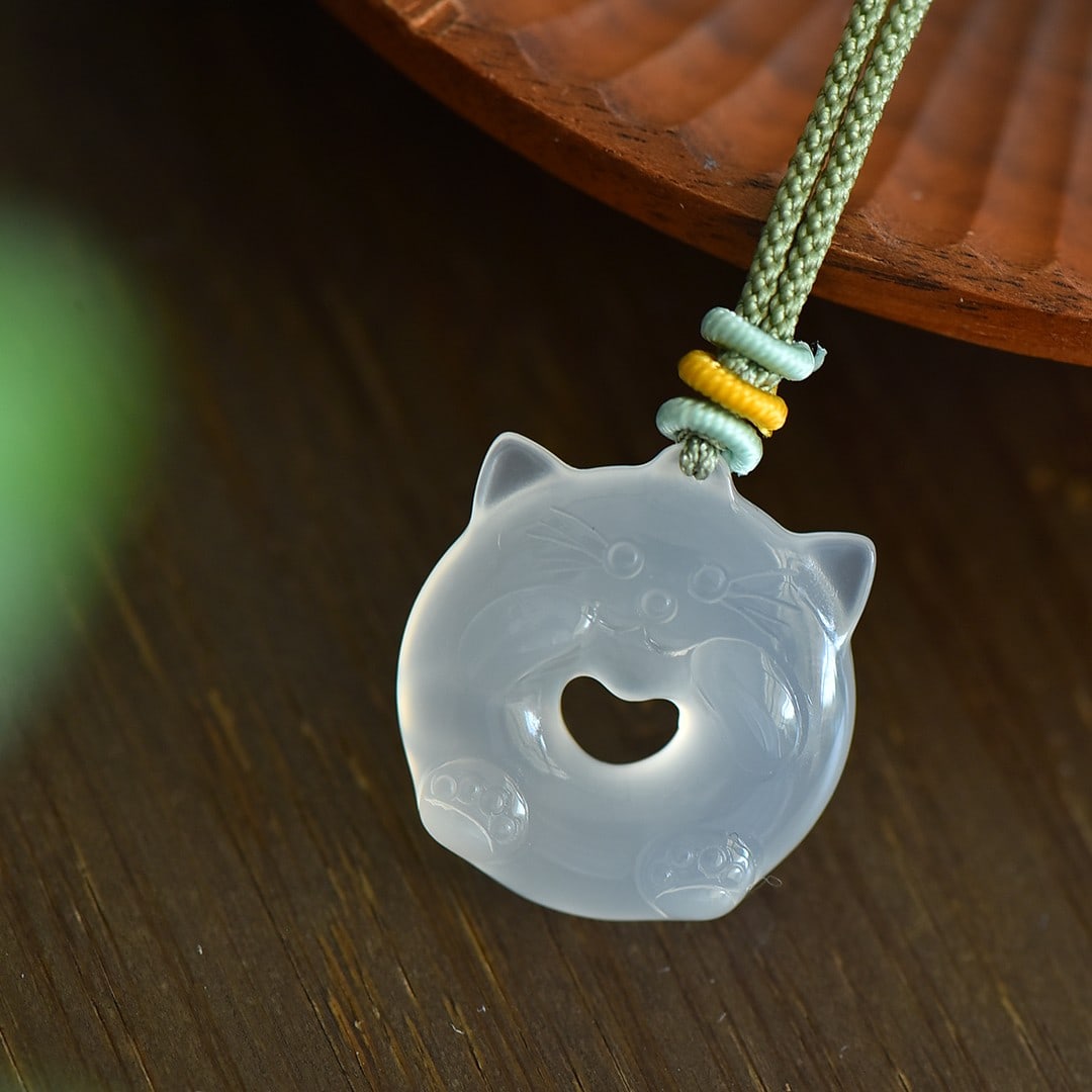 An Exquisite Jadeite Pendant - 3