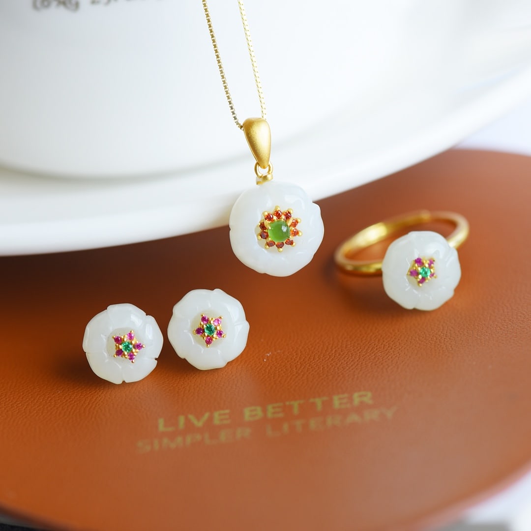 A Set of Fine Sterling Silver-Gold Plated Inlaid White Jade Jewelrys: A Set of Fine Sterling Silver-Gold Plated Inlaid White Jade Jewelrys,Size:0.6inx0.6in,0.4inx0.4in,0.4inx0.4in 一套纯银镀金镶白玉首饰