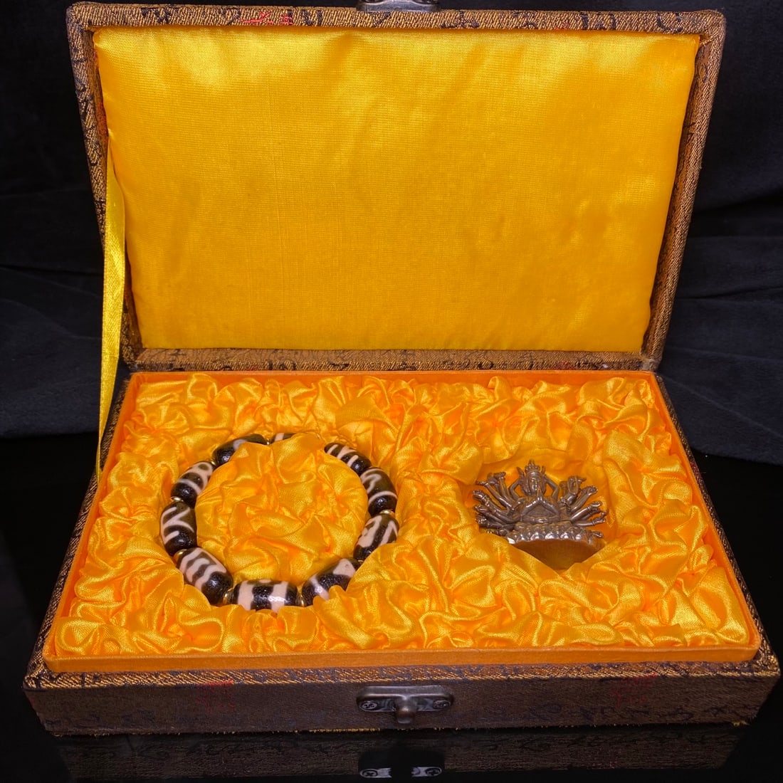 A Precious Dzi Bead Bracelets - 8