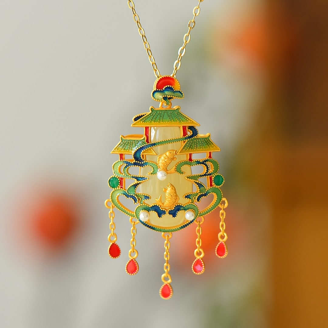 An Exquisite Sterling Silver-Gold Plated Inlaid White Jade Pendant,Inlaid Pearl: An Exquisite Sterling Silver-Gold Plated Inlaid White Jade Pendant,Inlaid Pearl 纯银镀金镶白玉吊坠,嵌珍珠