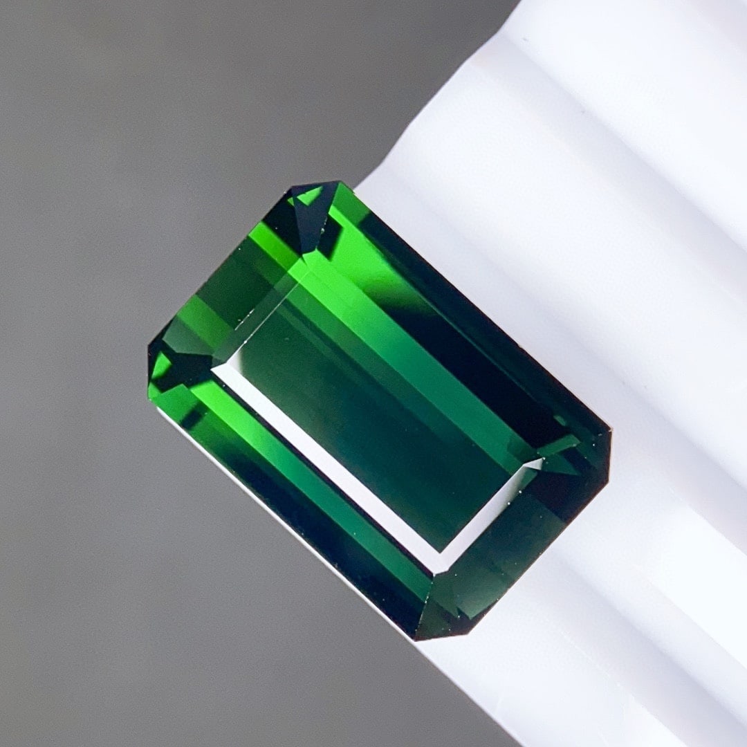 16.59Ctw Natural Tourmaline Loose: 16.59Ctw Natural Tourmaline Loose,Size:0.7inx0.5inx0.3in 16.59Ctw天然碧玺裸石