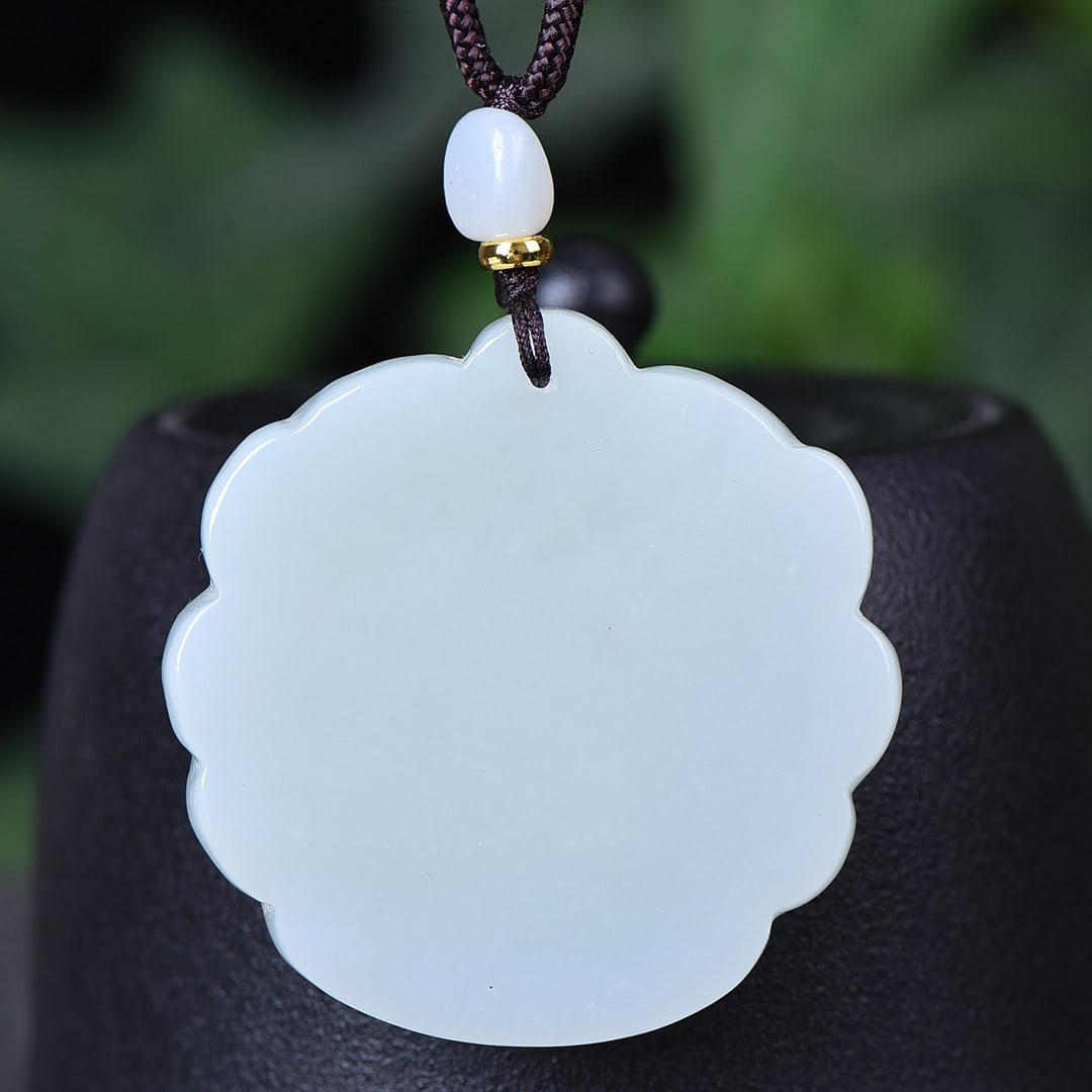 An Exquisite White Jade Fish Pattern Pendant - 2