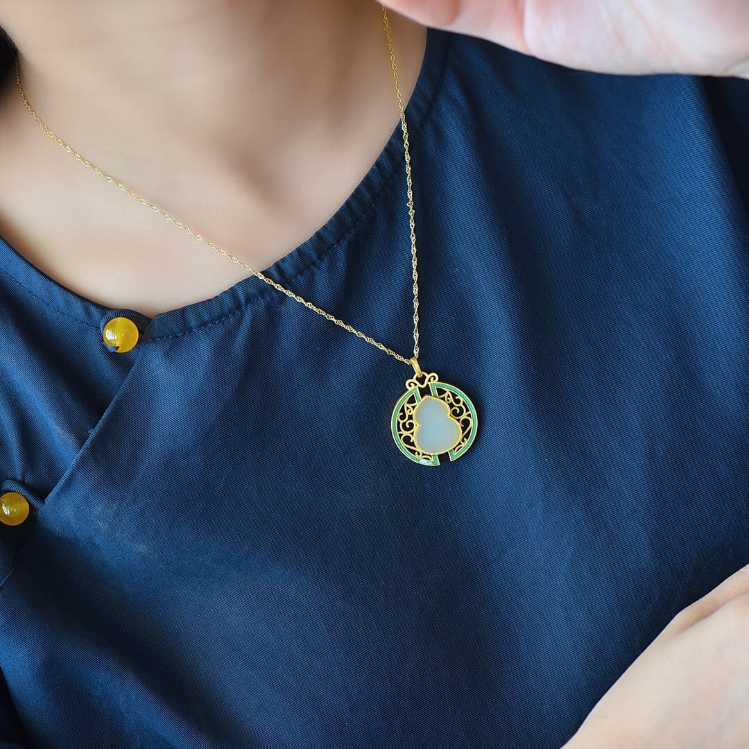 An Exquisite Sterling Silver-Gold Plated Inlaid White Jade Enamel Necklace: An Exquisite Sterling Silver-Gold Plated Inlaid White Jade Enamel Necklace,Size:0.5inx0.7in 纯银镀金镶白玉珐琅项链