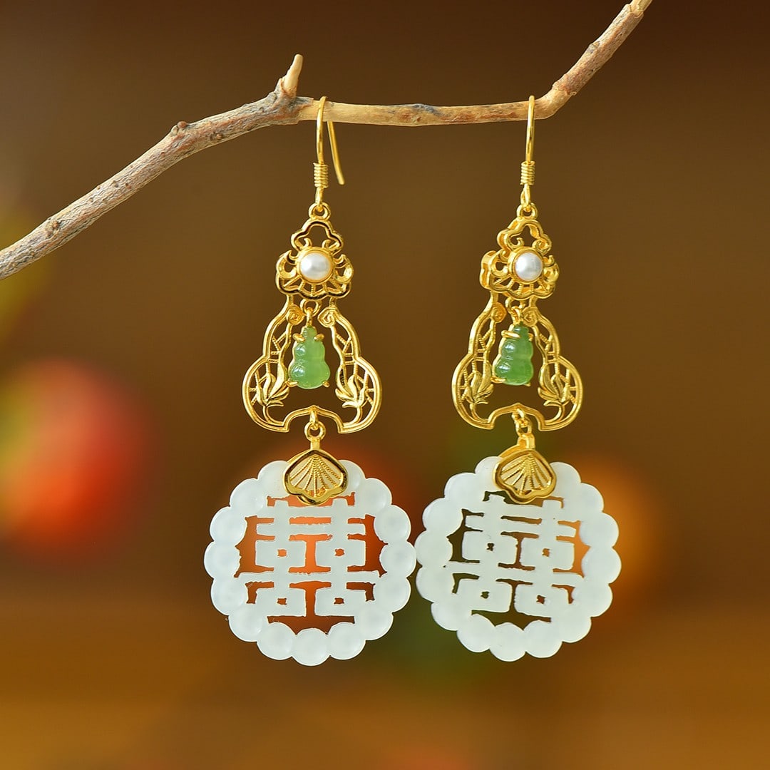 A Pair of Exquisite Sterling Silver-Gold Plated Inlaid White Jade Earrings,Inlaid Pearl: A Pair of Exquisite Sterling Silver-Gold Plated Inlaid White Jade Earrings,Inlaid Pearl 