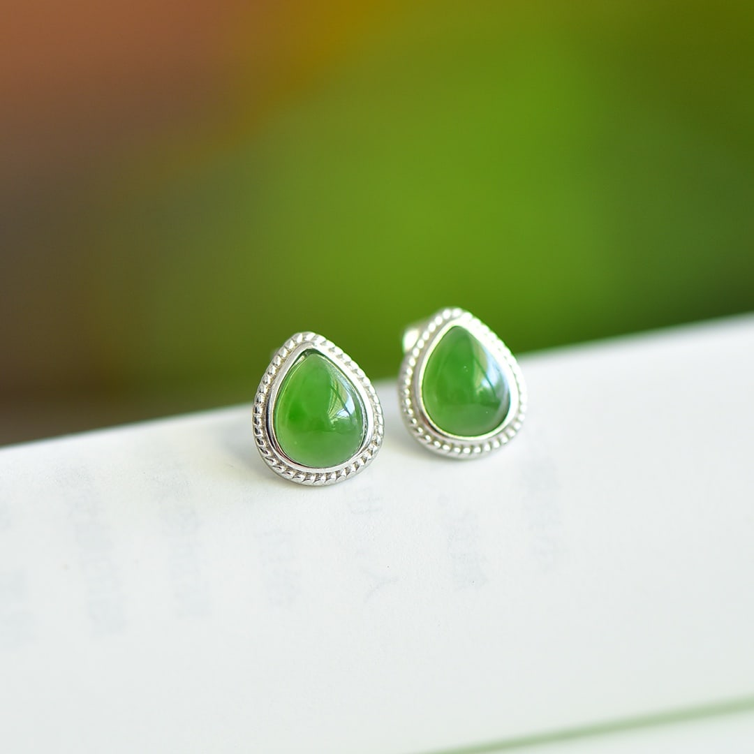 A Pair of Exquisite Sterling Silver Inlaid Jasper Earrings: A Pair of Exquisite Sterling Silver Inlaid Jasper Earrings 一对纯银镶碧玉耳环