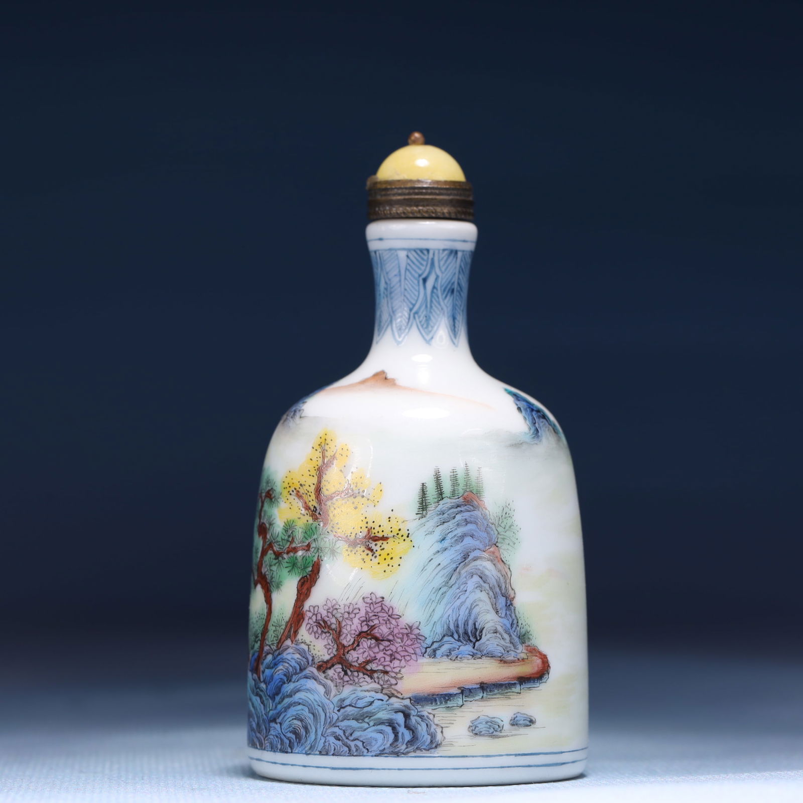 An Exquisite Enamel Landscape Pattern Snuff Bottle: An Exquisite Enamel Landscape Pattern Snuff Bottle,Qing Dynasty,China,Qianlong Four-character Mark,Size:1.8inx3.1in,Weight:61g 珐琅彩山水纹鼻烟壶,