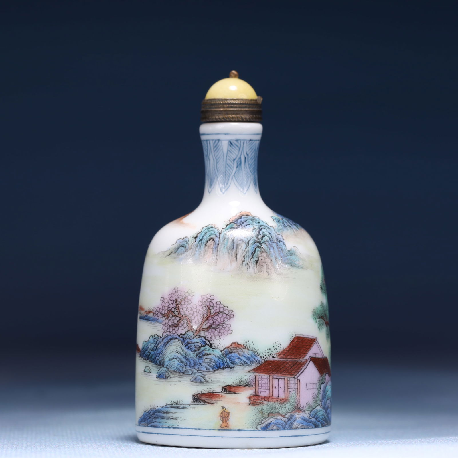 An Exquisite Enamel Landscape Pattern Snuff Bottle - 3