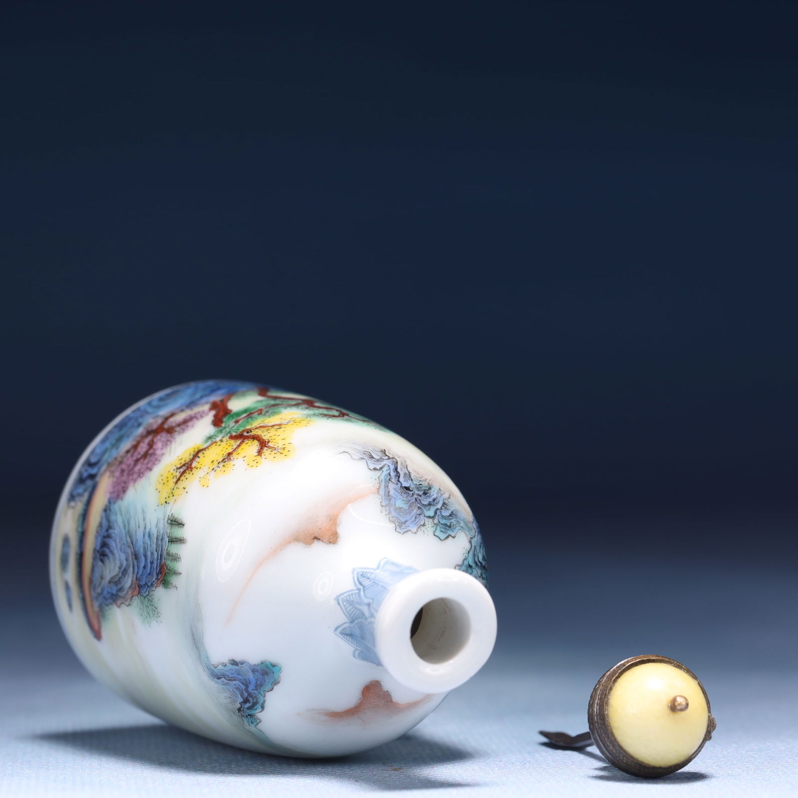 An Exquisite Enamel Landscape Pattern Snuff Bottle - 5