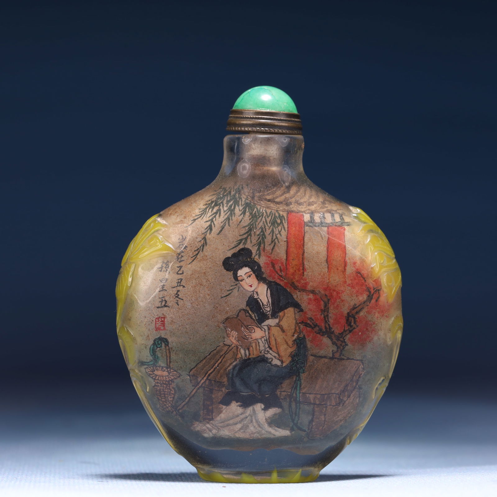 An Exquisite Glass Character and Story Pattern Snuff Bottle: An Exquisite Glass Character and Story Pattern Snuff Bottle,Qing Dynasty,China,Size:2.8inx1inx3.5in,Weight:88g 琉璃人物故事纹鼻烟壶,中