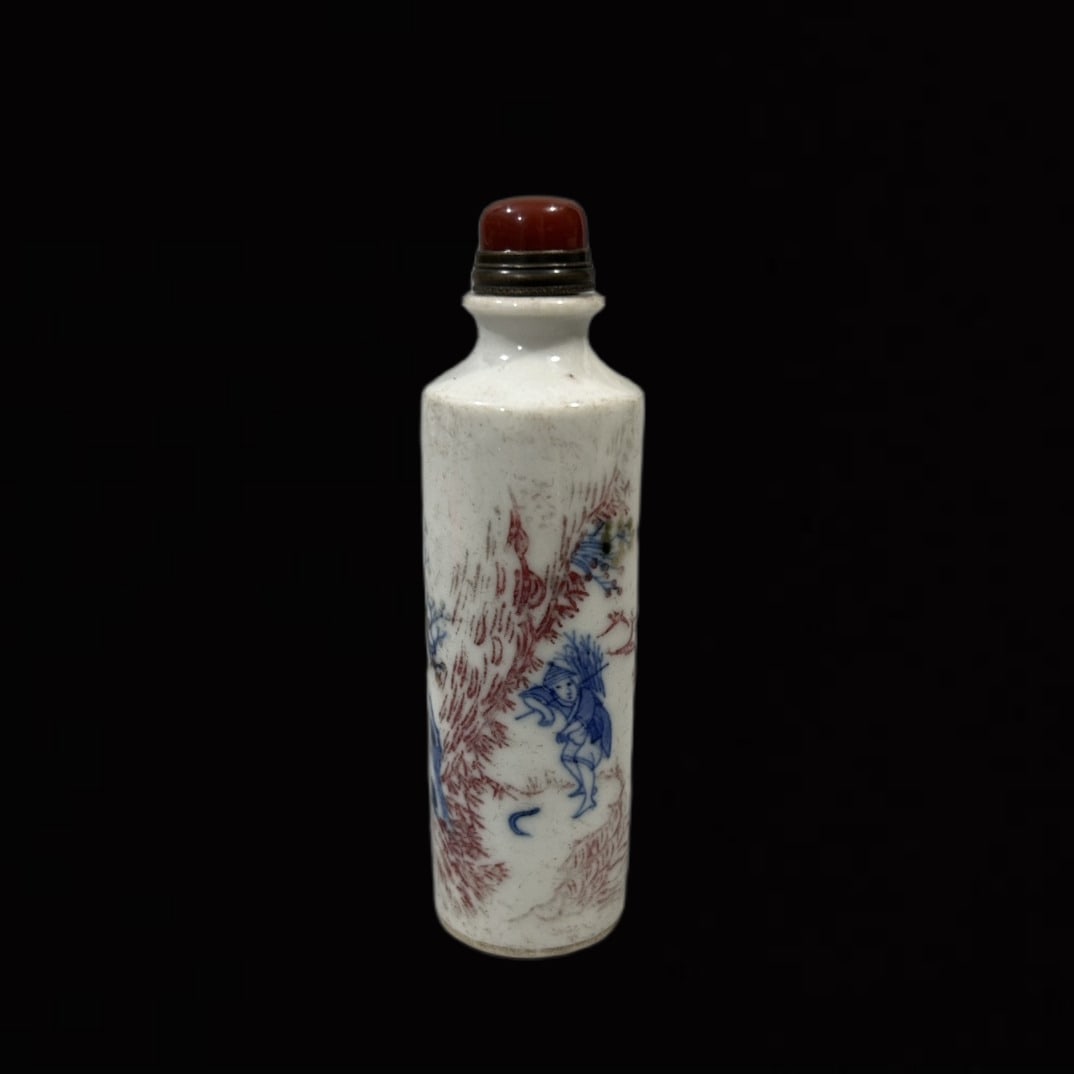 An Exquisite Blue and White Underglaze-Red Character and Story Pattern Snuff Bottle: An Exquisite Blue and White Underglaze-Red Character and Story Pattern Snuff Bottle,Qing Dynasty,China,Yongzheng Six-character Mark,Size:3.9inx1in