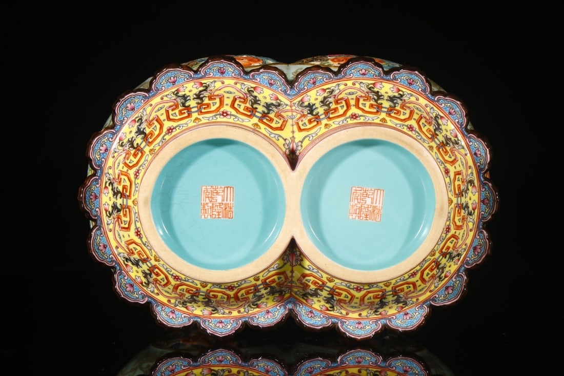 A Rare Celadon Glazed Lotus Pattern Conjoined bottles - 7