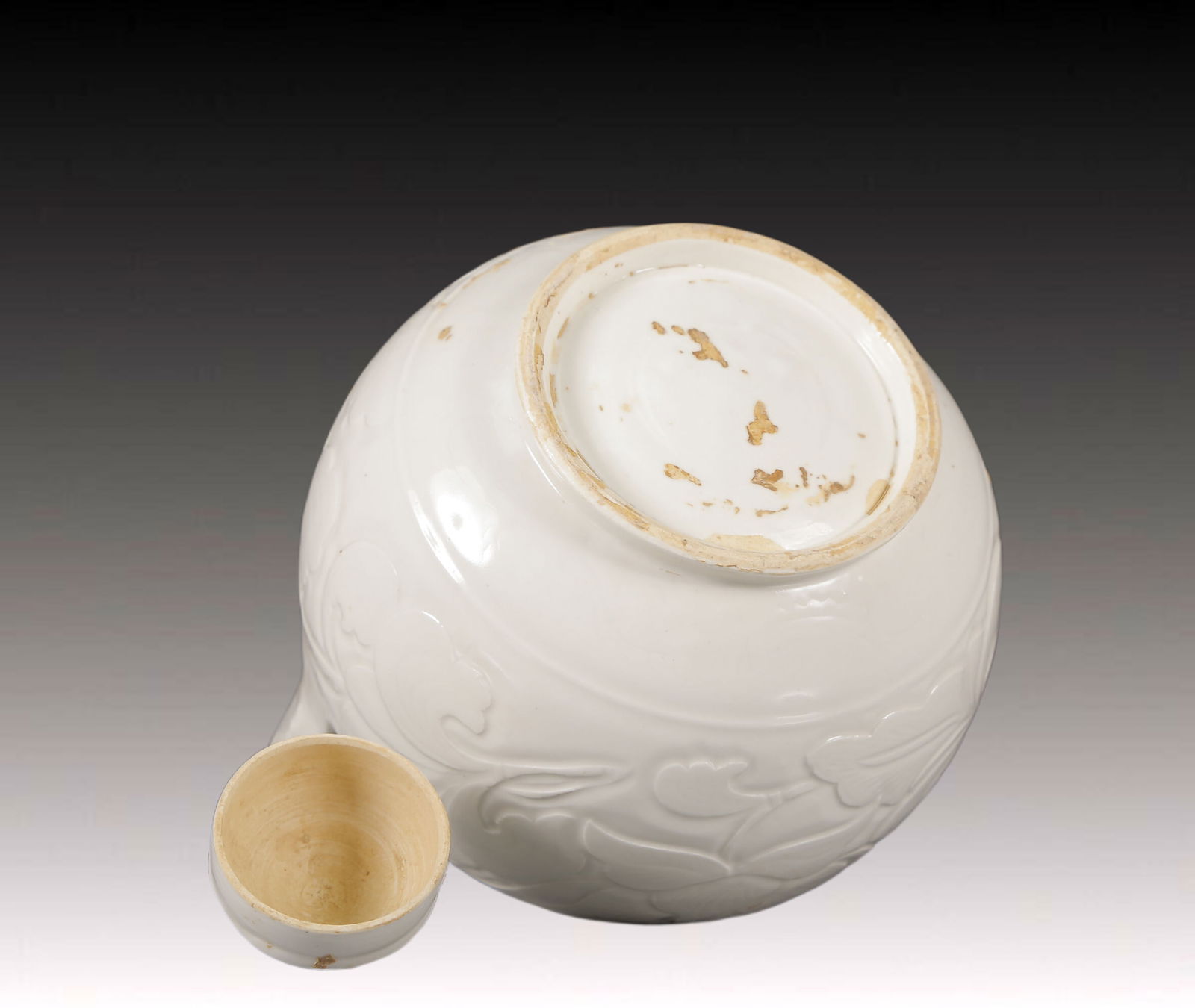 An Exquisite Ding yao Lotus Pattern Ewer - 10