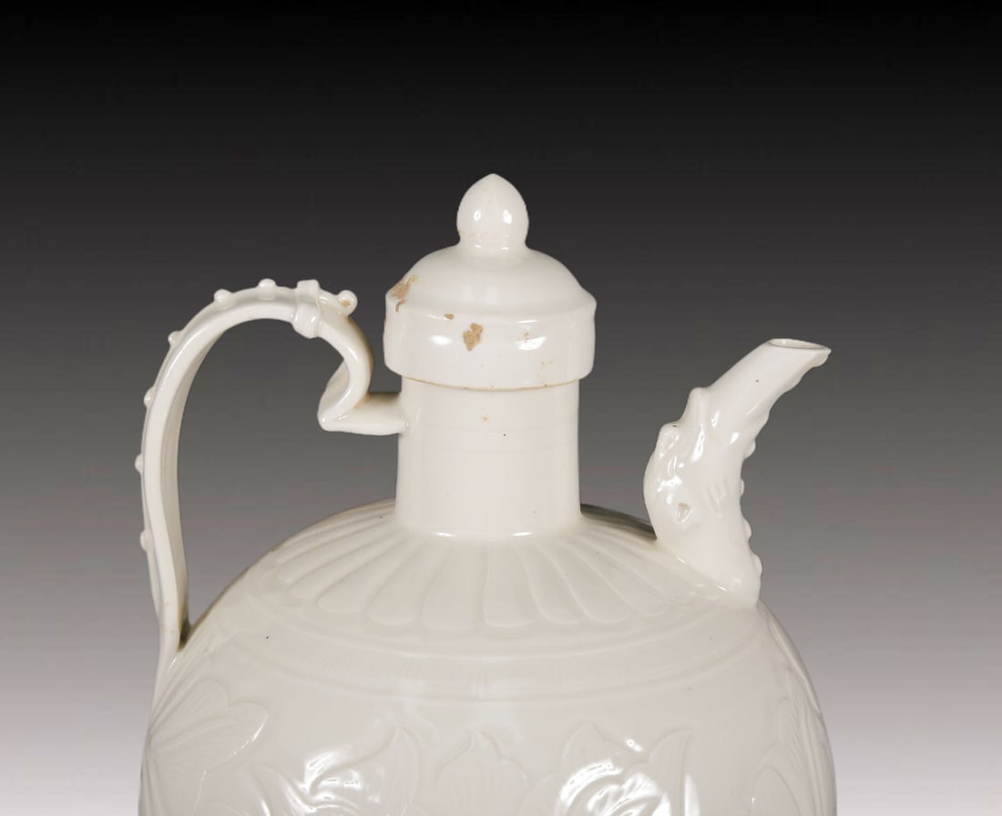An Exquisite Ding yao Lotus Pattern Ewer - 2