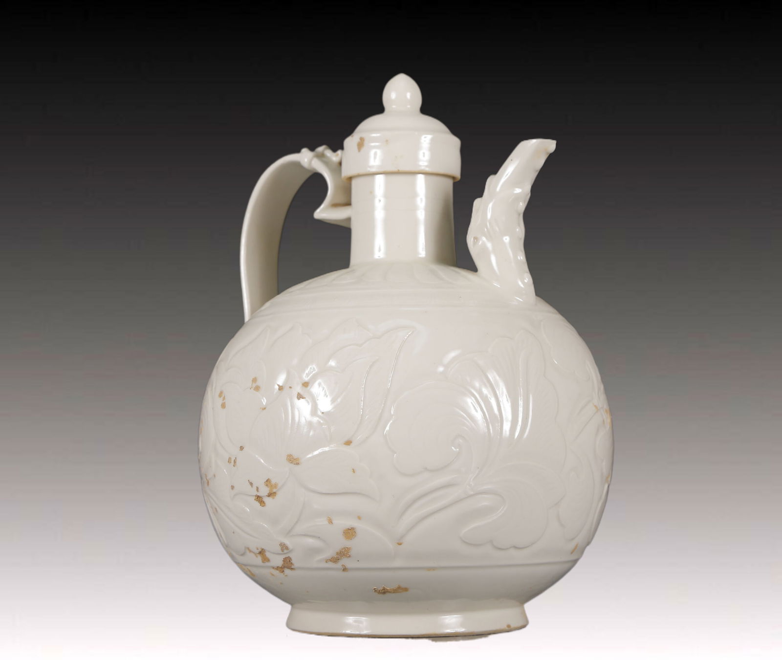 An Exquisite Ding yao Lotus Pattern Ewer - 4