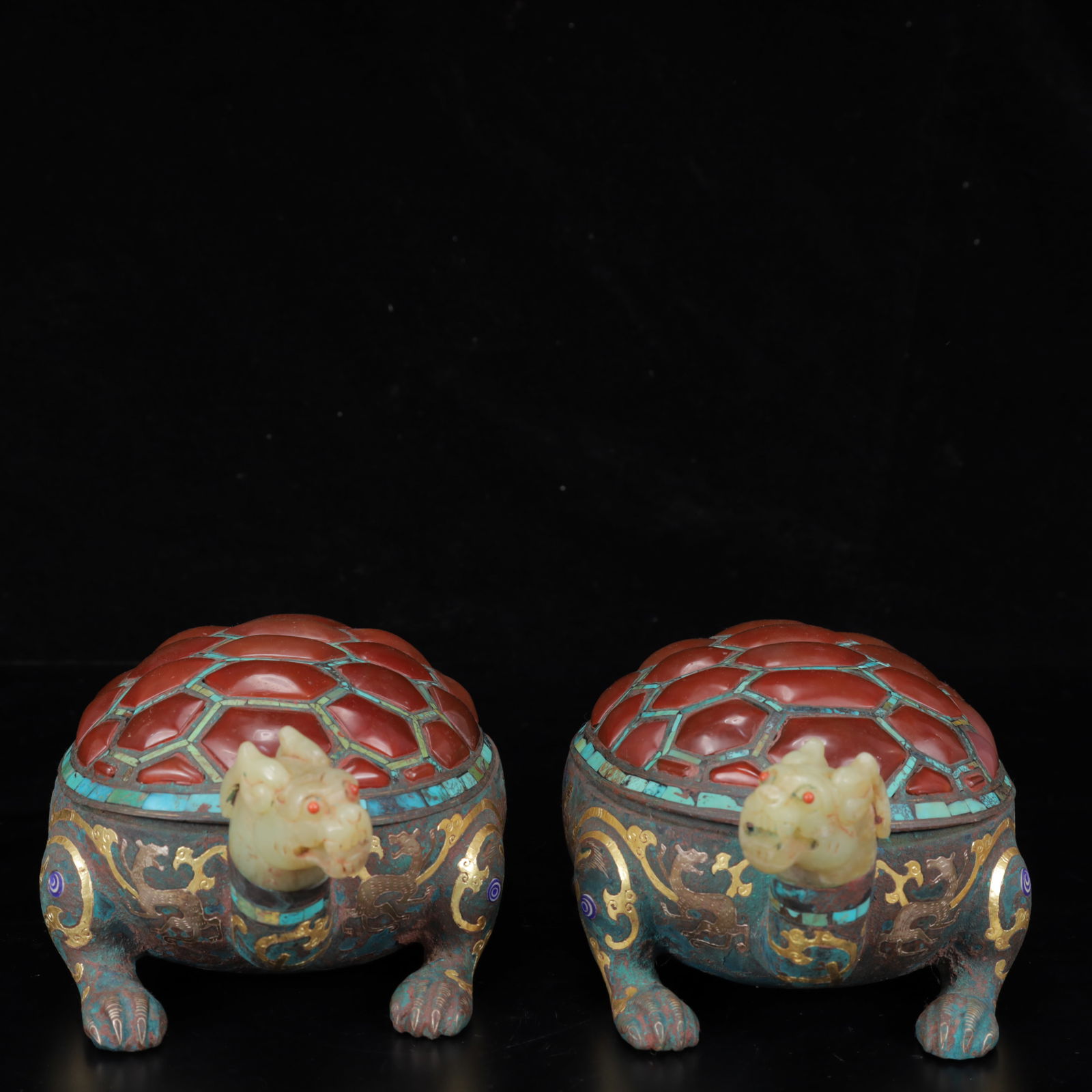 A Pair of Archaic Bronze Inlaid Gold and Silver Turtle Censers,Inlaid Gems: A Pair of Archaic Bronze Inlaid Gold and Silver Turtle Censers,Inlaid Gems,The Warring States period in China,With Mark,Size:6.7inx4.3inx3.1in,Weight:2200g 