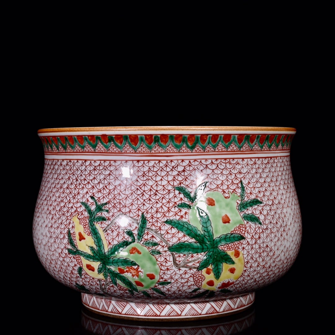 An Exquisite Red-and-Green Glazed Peach Pattern Brush Washer: An Exquisite Red-and-Green Glazed Peach Pattern Brush Washer,Qing Dynasty,China,Size:6.3inx9.4in 红绿彩桃子纹笔洗,中国清代