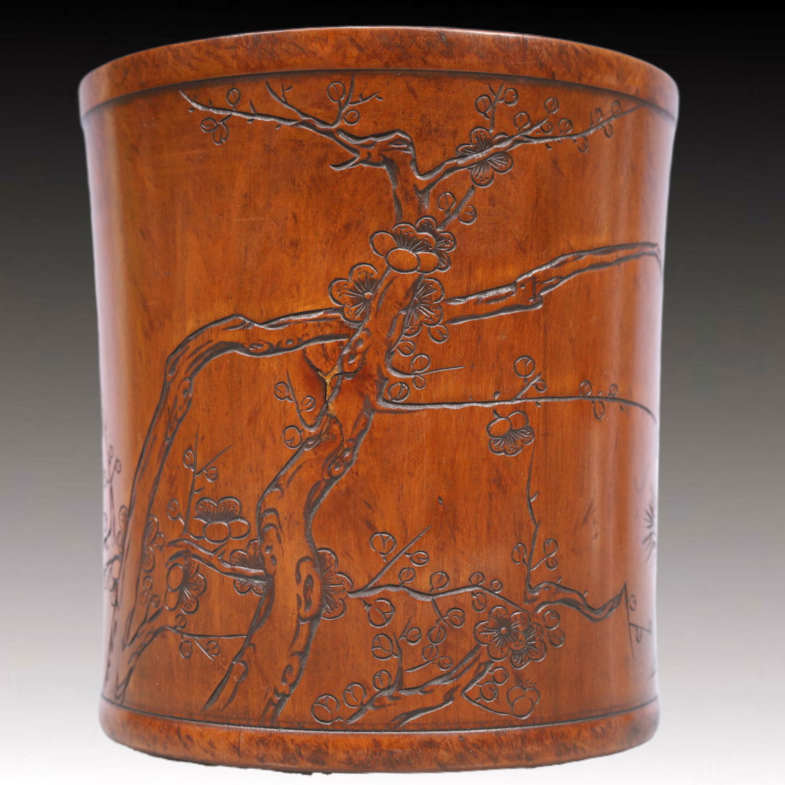 An Exquisite Boxwood Flower Pattern Brush Pot, With Poem: An Exquisite Boxwood Flower Pattern Brush Pot, With Poem, Qing Dynasty, China, With Mark, Size:6.1inx6.7in, Weight:700g 黄杨木花卉纹笔筒,带诗