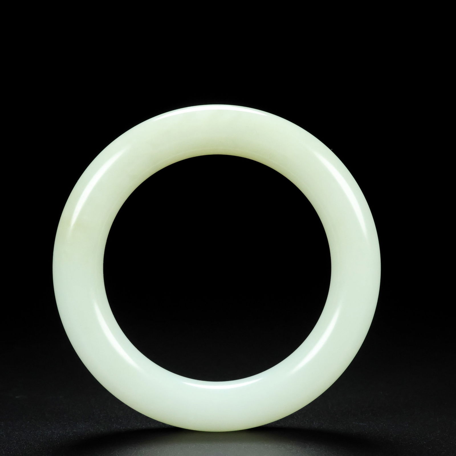 An Exquisite White Jade Bracelet (1 of 9)
