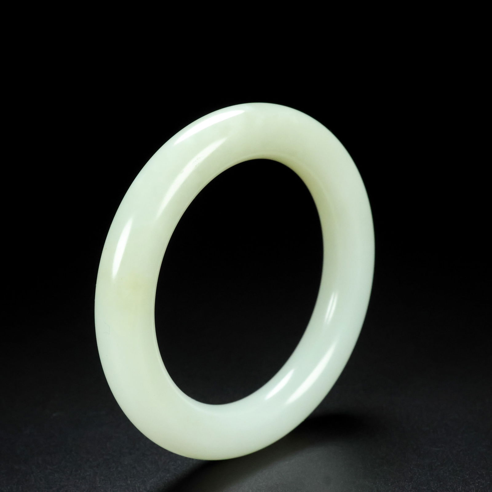 An Exquisite White Jade Bracelet - 2