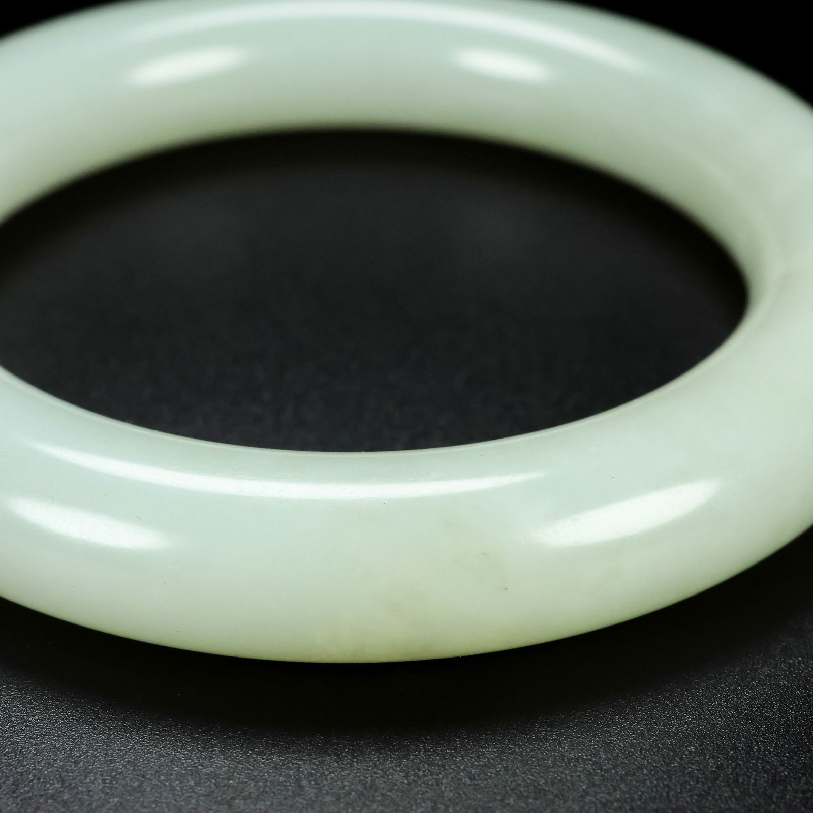 An Exquisite White Jade Bracelet - 7