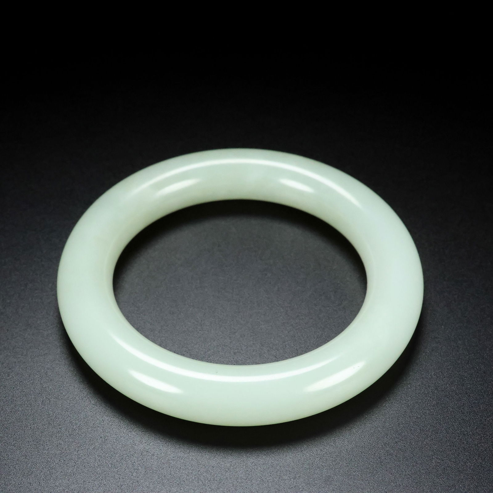 An Exquisite White Jade Bracelet - 9