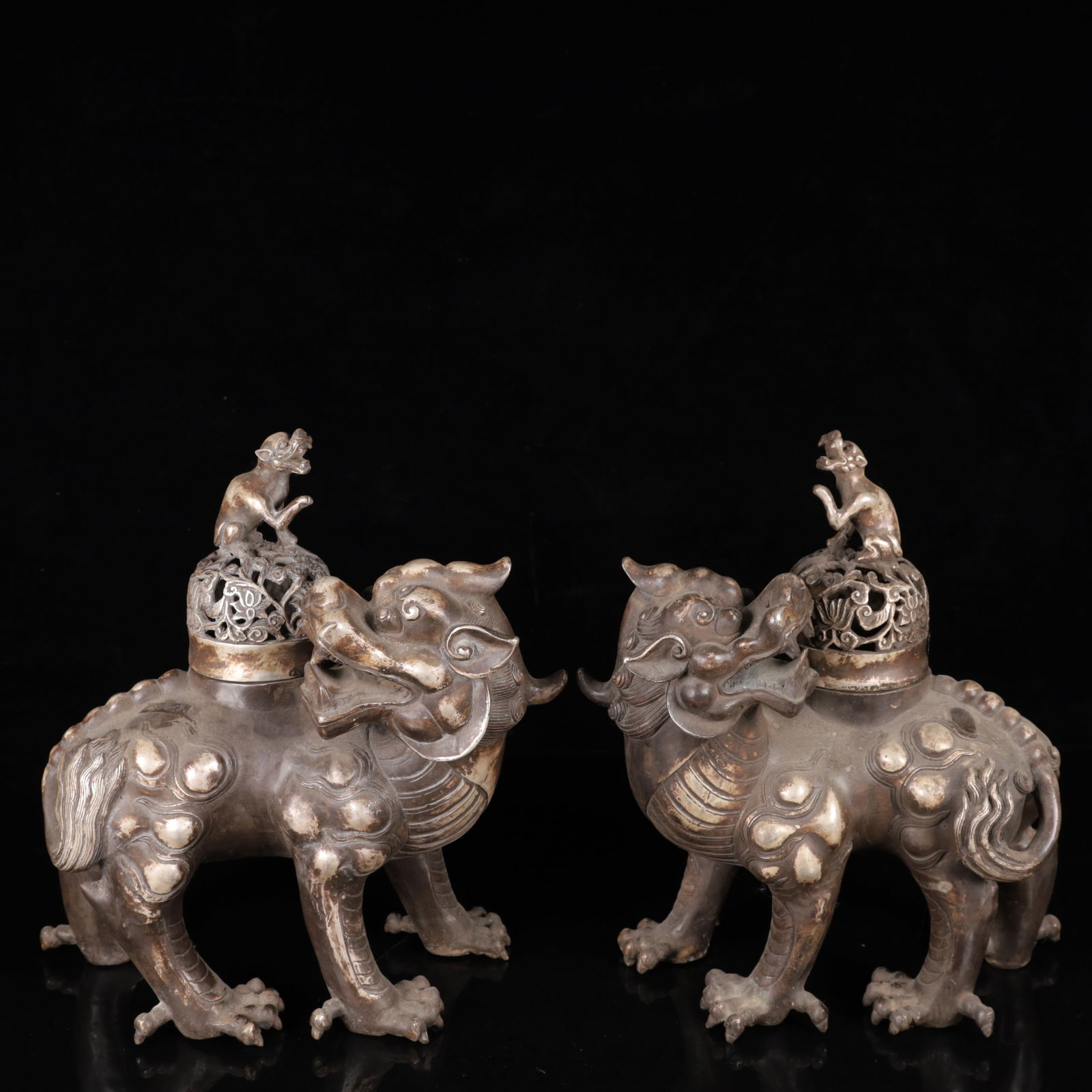 A Pair of Exquisite Silver-plated Lion Ornaments: A Pair of Exquisite Silver-plated Lion Ornaments,Qing Dynasty,China,Size:10.6inx5.5inx11.8in,Weight:6300g 