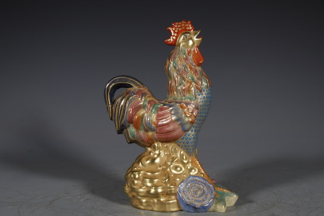 An Exquisite Enamel Rooster Ornament: An Exquisite Enamel Rooster Ornament,Qing Dynasty,China,Qianlong Six-character Mark,Size:7.9inx4.3in 