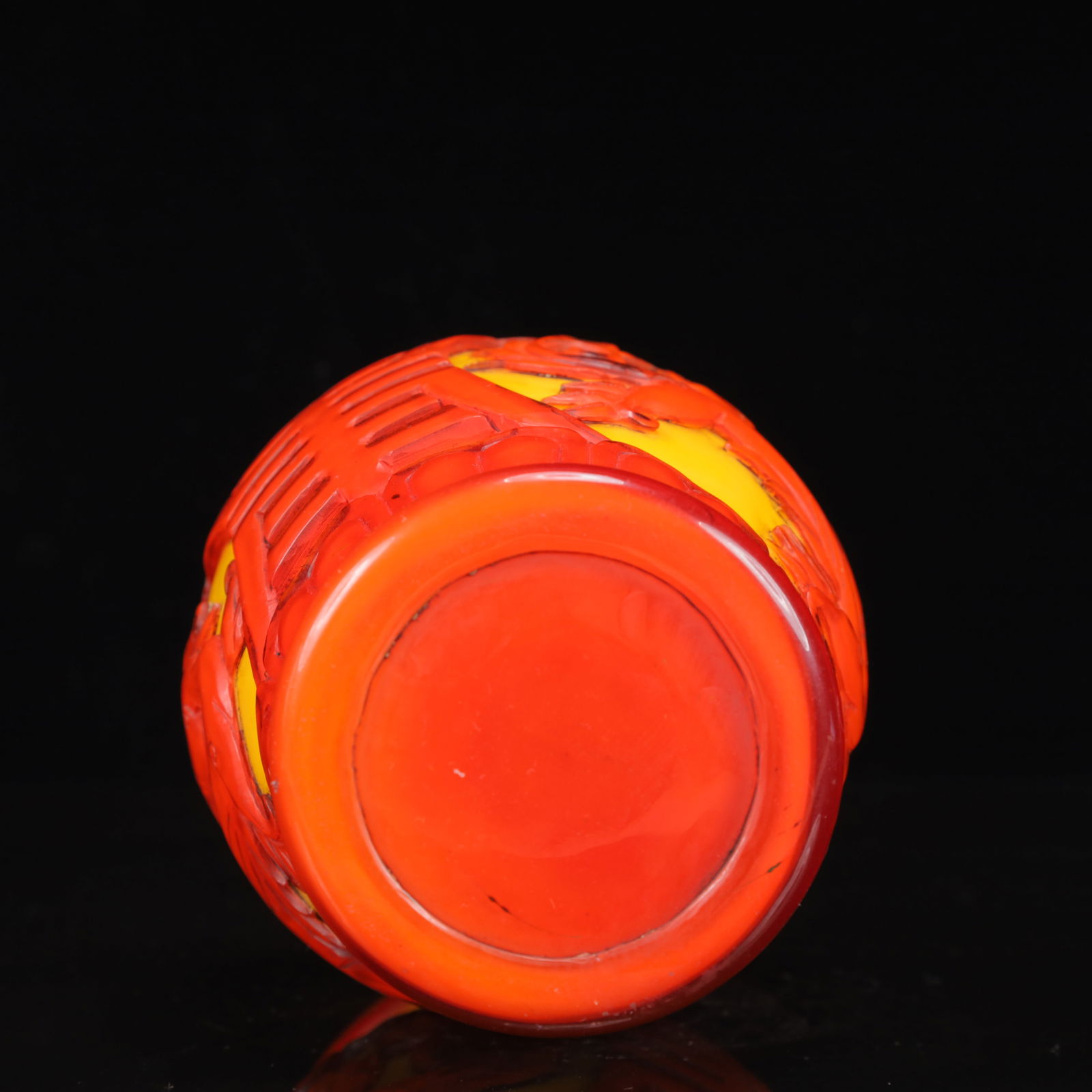 An Exquisite Glass Dragon Pattern Vase - 10