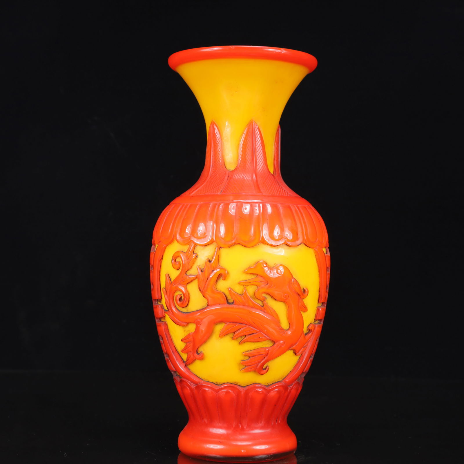 An Exquisite Glass Dragon Pattern Vase - 5