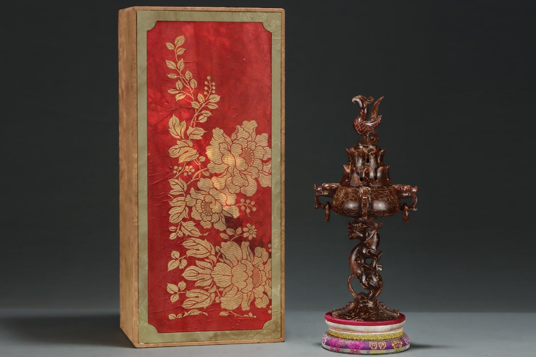 An Exquisite Archaic Jade Dragon Pattern Censer: An Exquisite Archaic Jade Dragon Pattern Censer,Size:6.5inx13.9in,Ancient Time,China 高古玉龙纹香炉,中国远古时期