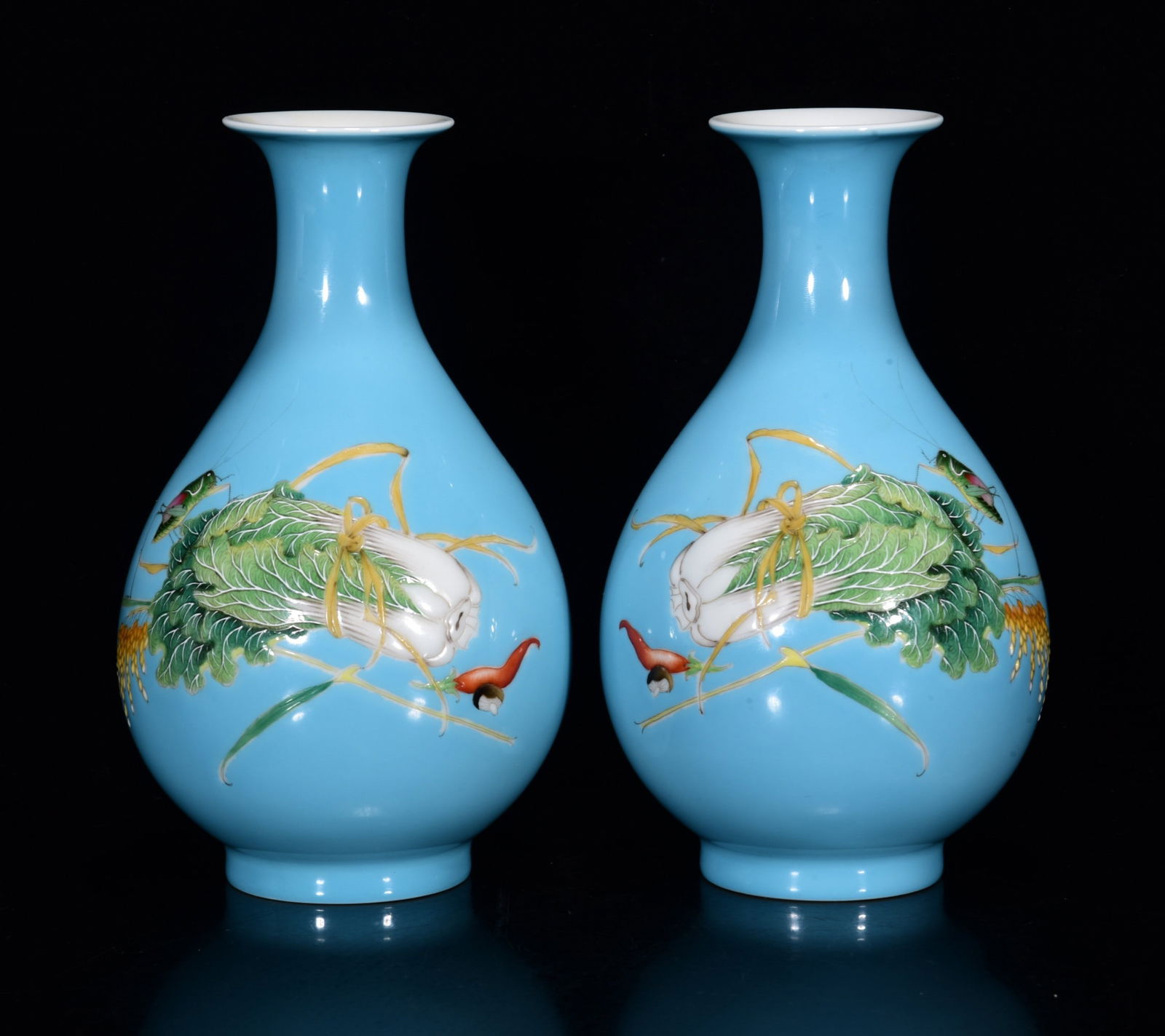 A Pair of Exquisite Enamel Cabbage Pattern Vases,with poem: A Pair of Exquisite Enamel Cabbage Pattern Vases,with poem,Qing Dynasty,China,Yongzheng Four-character Mark,Size:6.7inx3.9ins 一对精美的珐琅彩白&#