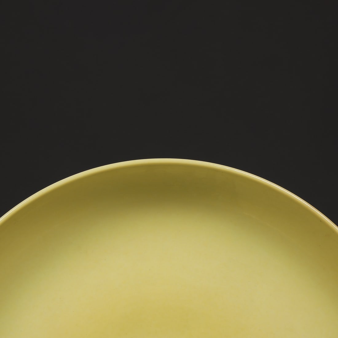 An Exquisite Yellow Glazed Plate - 3