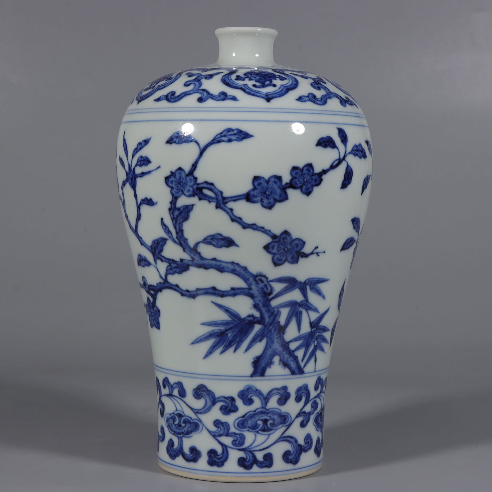 An Exquisite Blue and White Pine,Bamboo and Plum Blossom Pattern Vase: An Exquisite Blue and White Pine,Bamboo and Plum Blossom Pattern Vase,Qing Dynasty,China,Yongzheng Six-character Mark,Size:9.1inx5.1in 青花松竹梅纹瓶,中