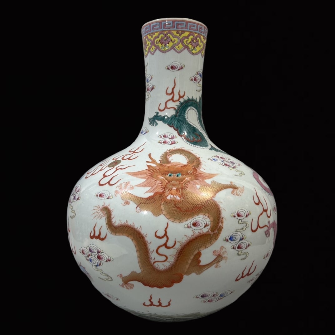 An Exquisite Famille-Rose Auspicious Cloud and Dragon Pattern Vase: An Exquisite Famille-Rose Auspicious Cloud and Dragon Pattern Vase,Qing Dynasty,China,Yongzheng Six-character Mark,Size:10.6inx19.7in