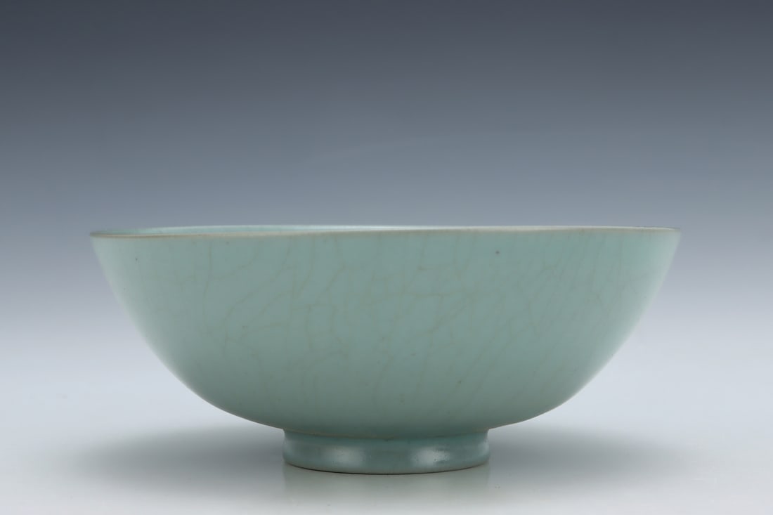 An Exquisite Ru yao Sky Blue Glazed Bowl: An Exquisite Ru yao Sky Blue Glazed Bowl,Song Dynasty,China,Size:2.4inx6.1in 汝窑天蓝釉碗,中国宋代