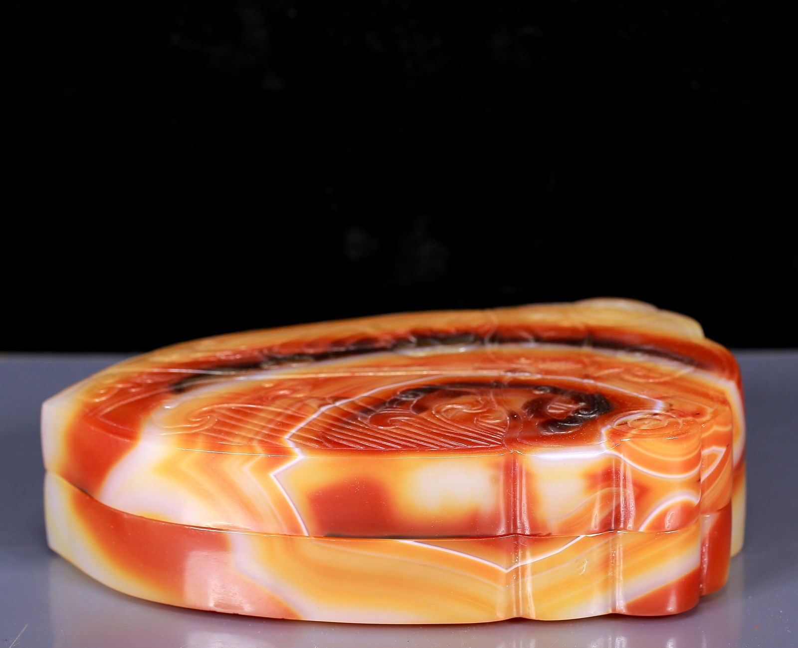 An Exquisite Agate Box: An Exquisite Agate Box,Qing Dynasty, China,Size: 6.5inx4.3inx1.6in,Weight:520g 玛瑙盒，清代